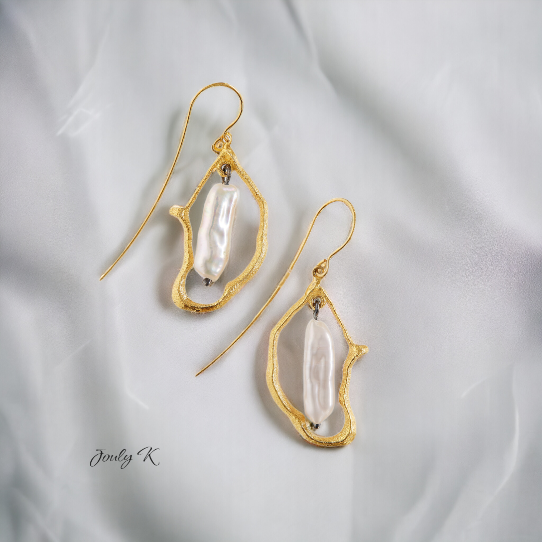 Earrings with Gold Plated finish and white Pearls