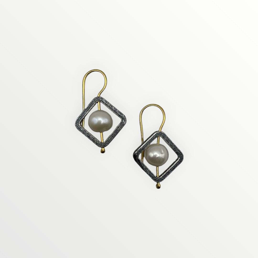 Silver Earrings with white Pearls - Jouly K
