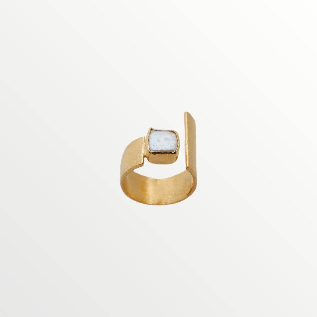 Silver Ring with Gold plated finish and a white Pearl - Jouly K