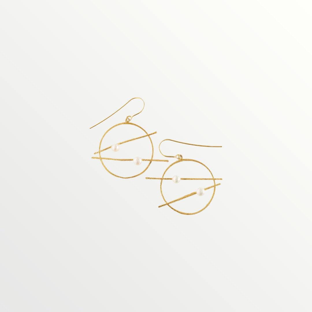 Earrings with Gold plated finish and white Pearls - Jouly K