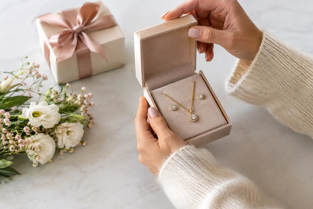 Gift Ideas Using Jewellery Collections That Feel Personal