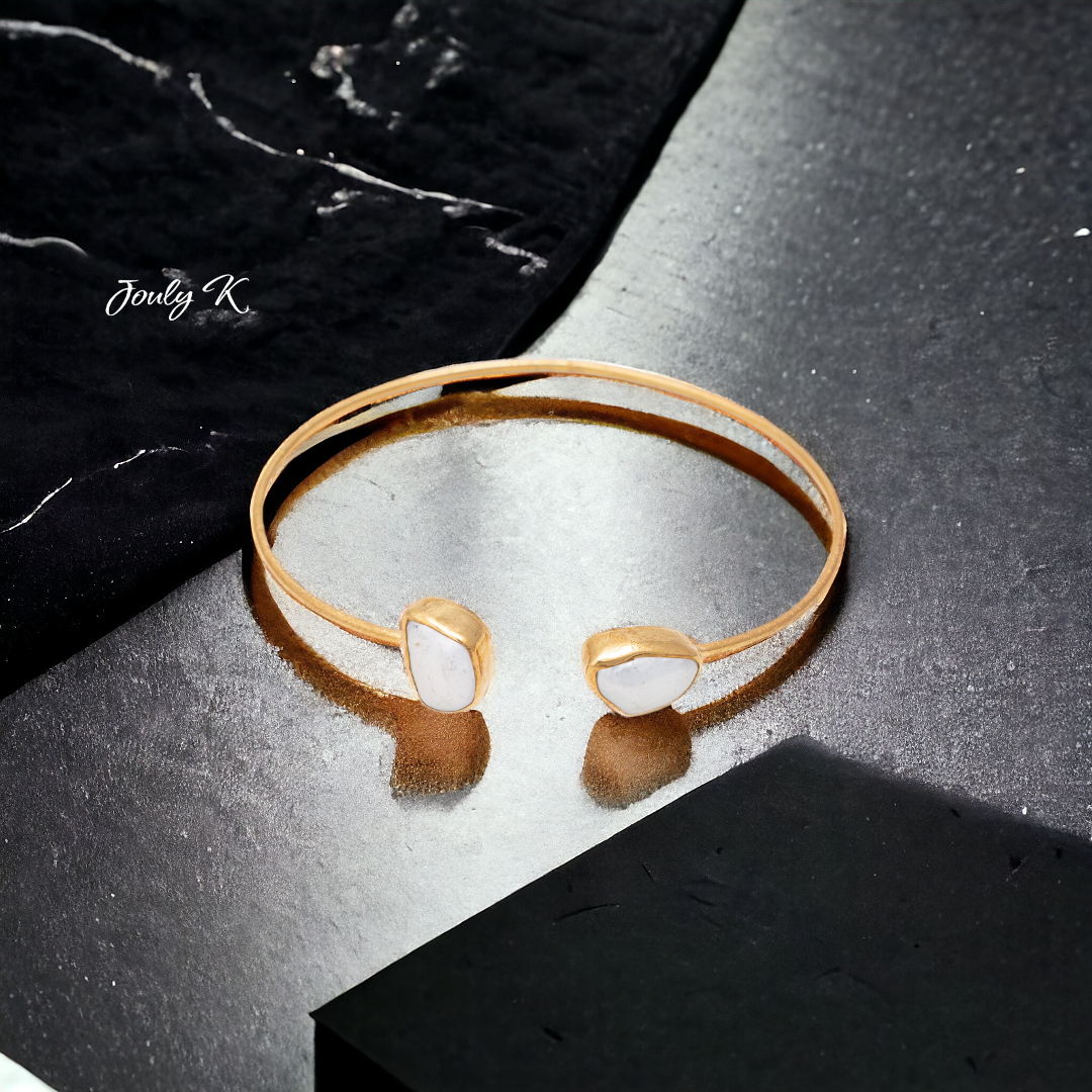 Silver Bracelet with a Gold plated finish and an Agate gemstones