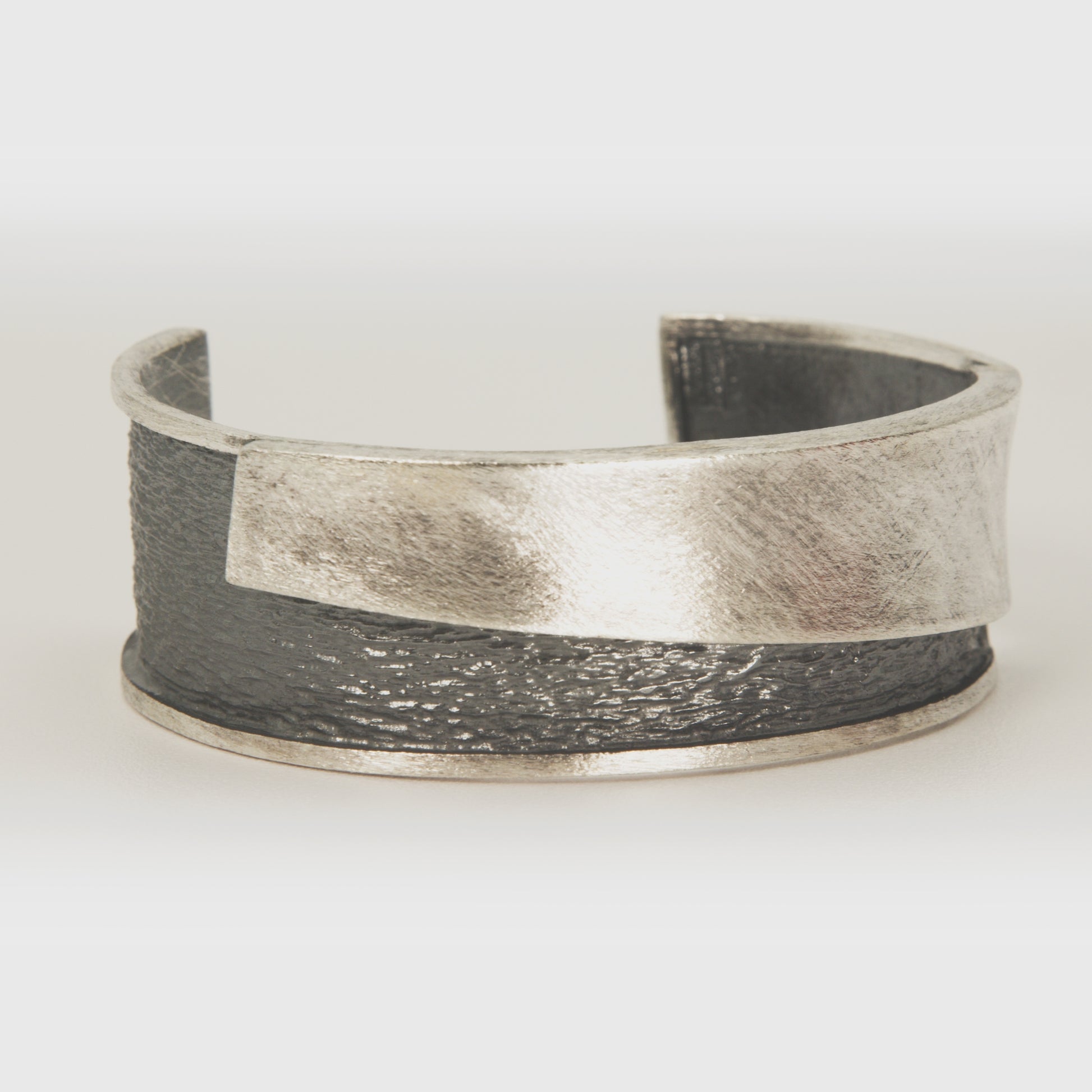 360 degree Video of our silver bracelet - Jouly K 