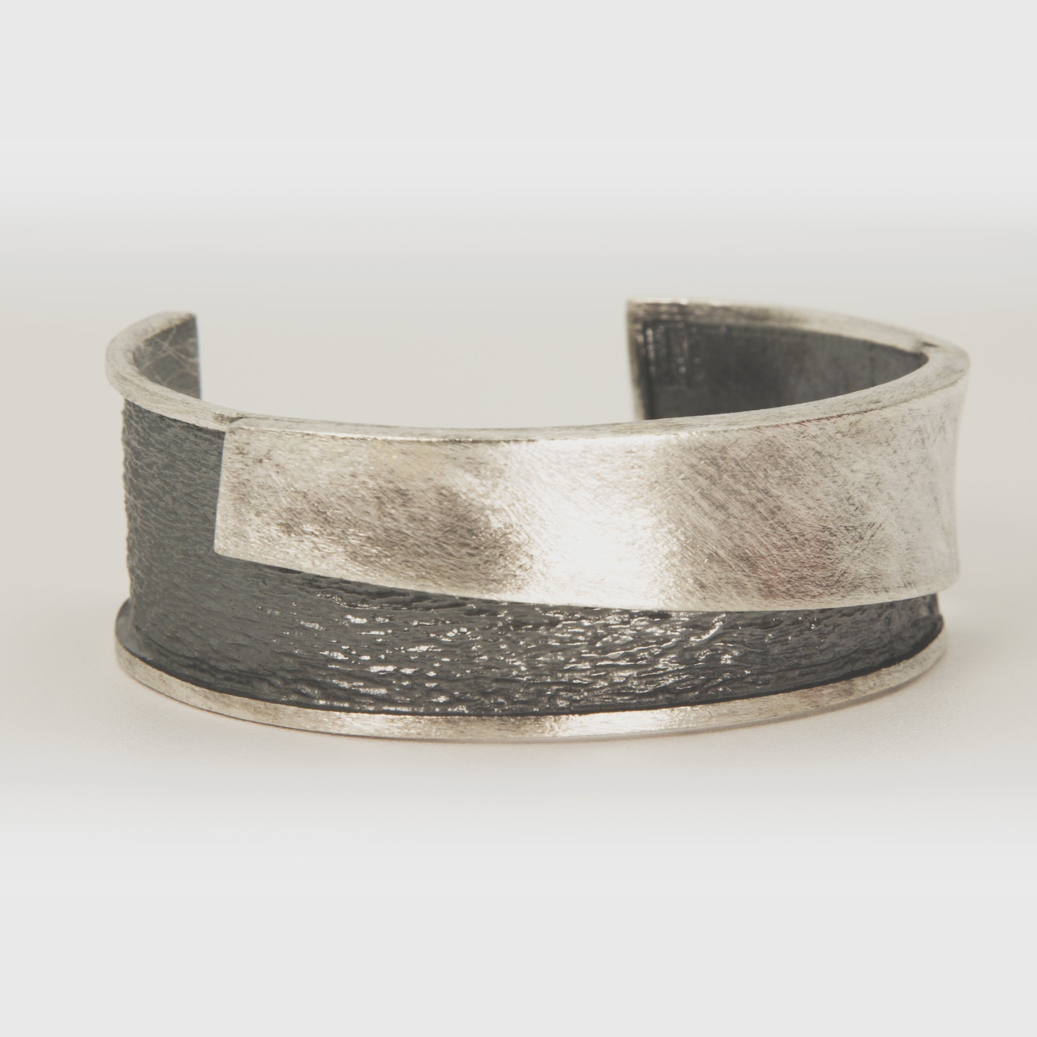 360 degree Video of our silver bracelet - Jouly K 