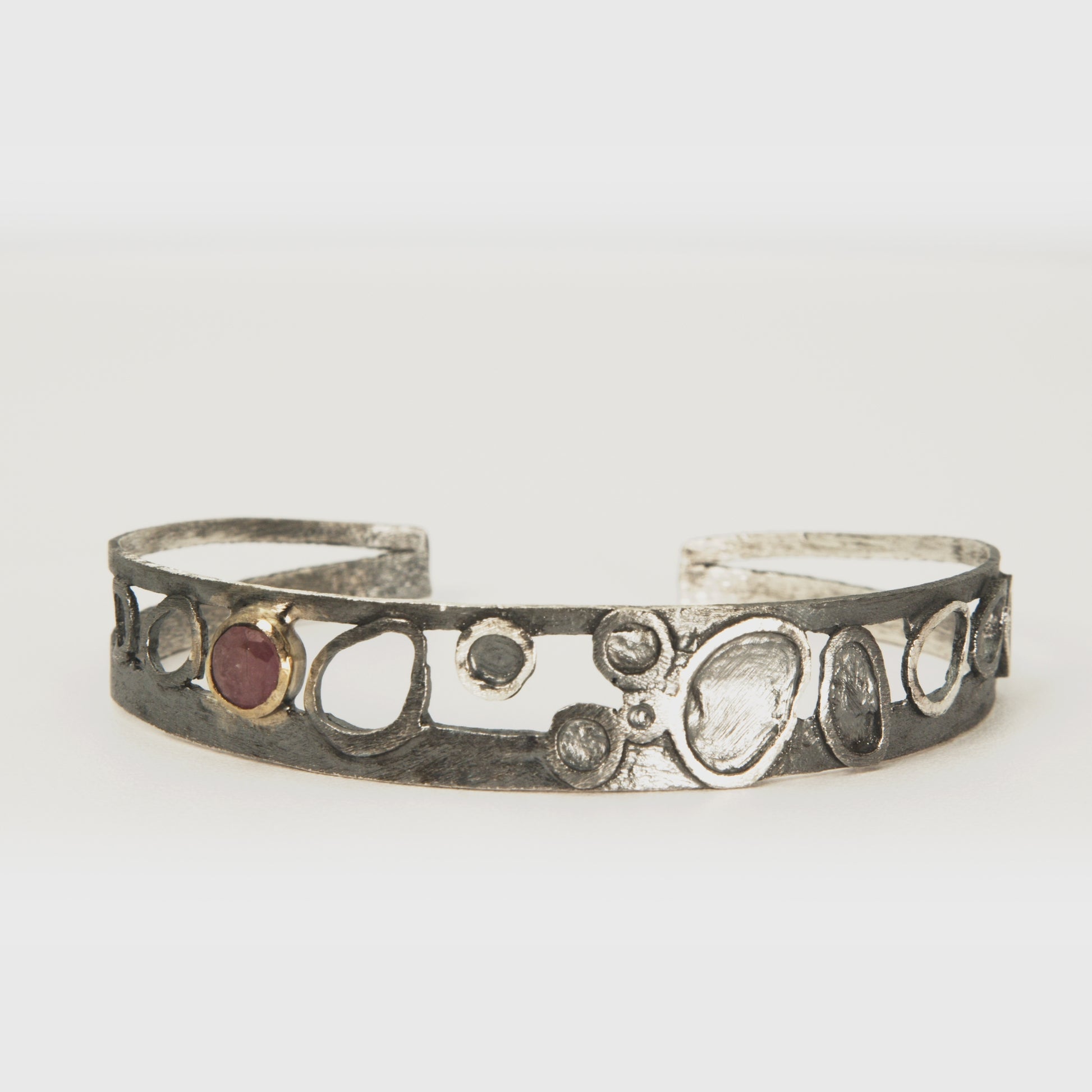 360 degree video of a silver bracelet - Jouly K